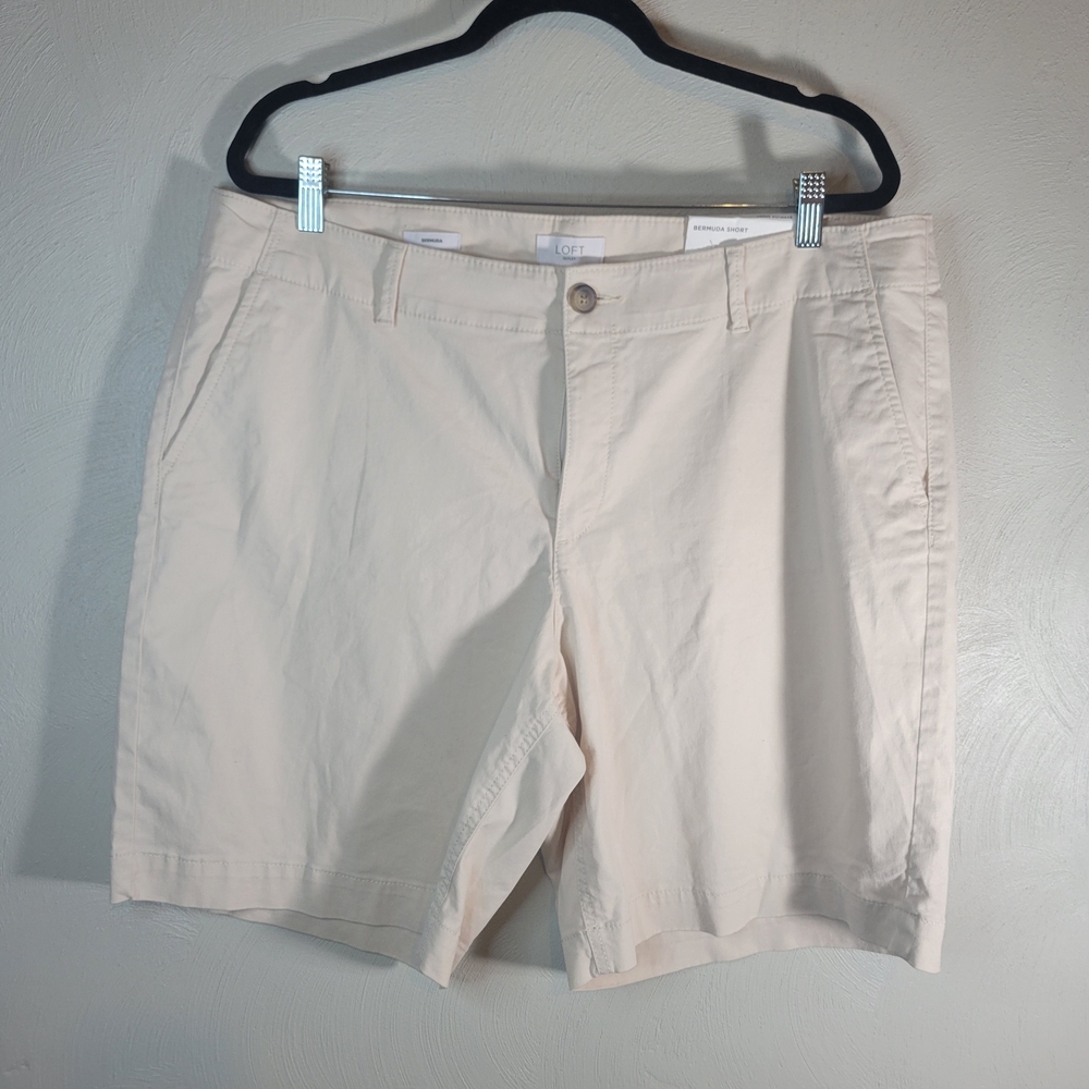 NWT LOFT Light Beige Mid Rise Bermuda Shorts - Womens Size 16